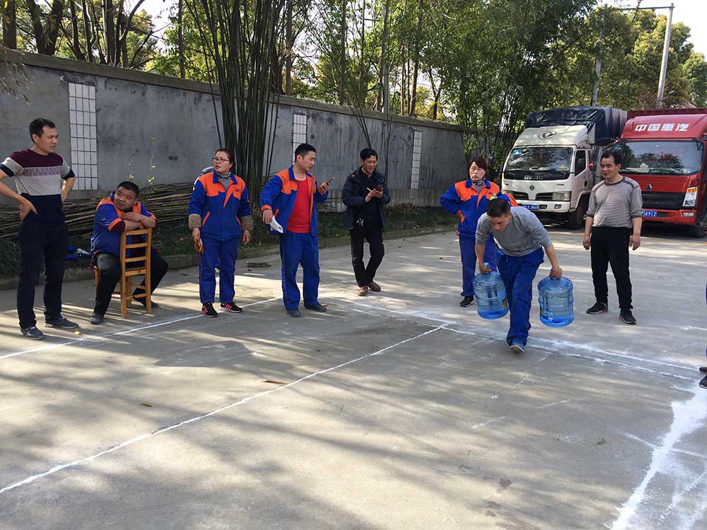 負(fù)重短跑比賽