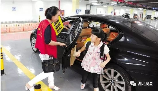 用愛澆灌祖國(guó)的花朵,我們一直都在！