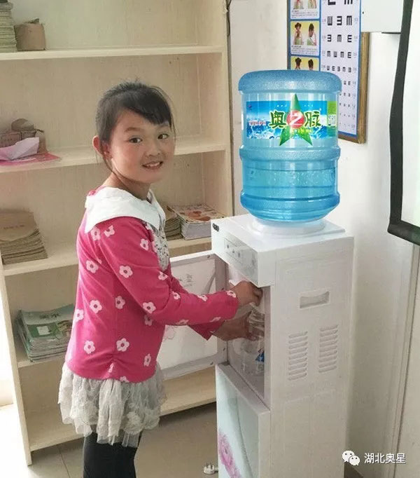 用愛澆灌祖國(guó)的花朵,我們一直都在！