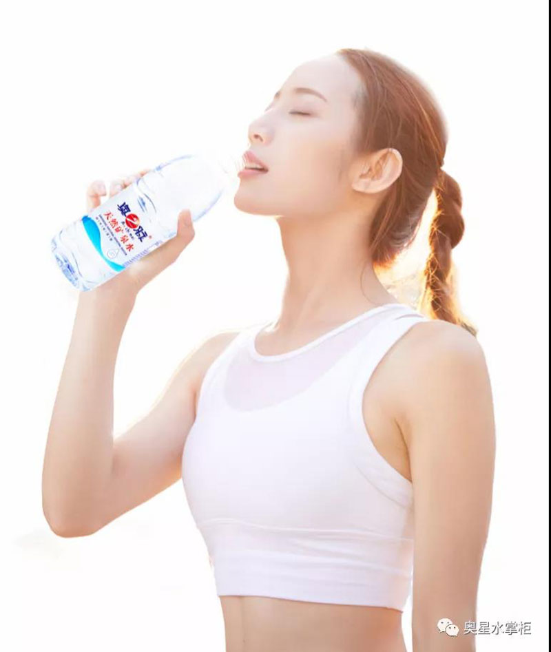 醫(yī)學保健專家明確指出：水是人體第一大必需營養(yǎng)素